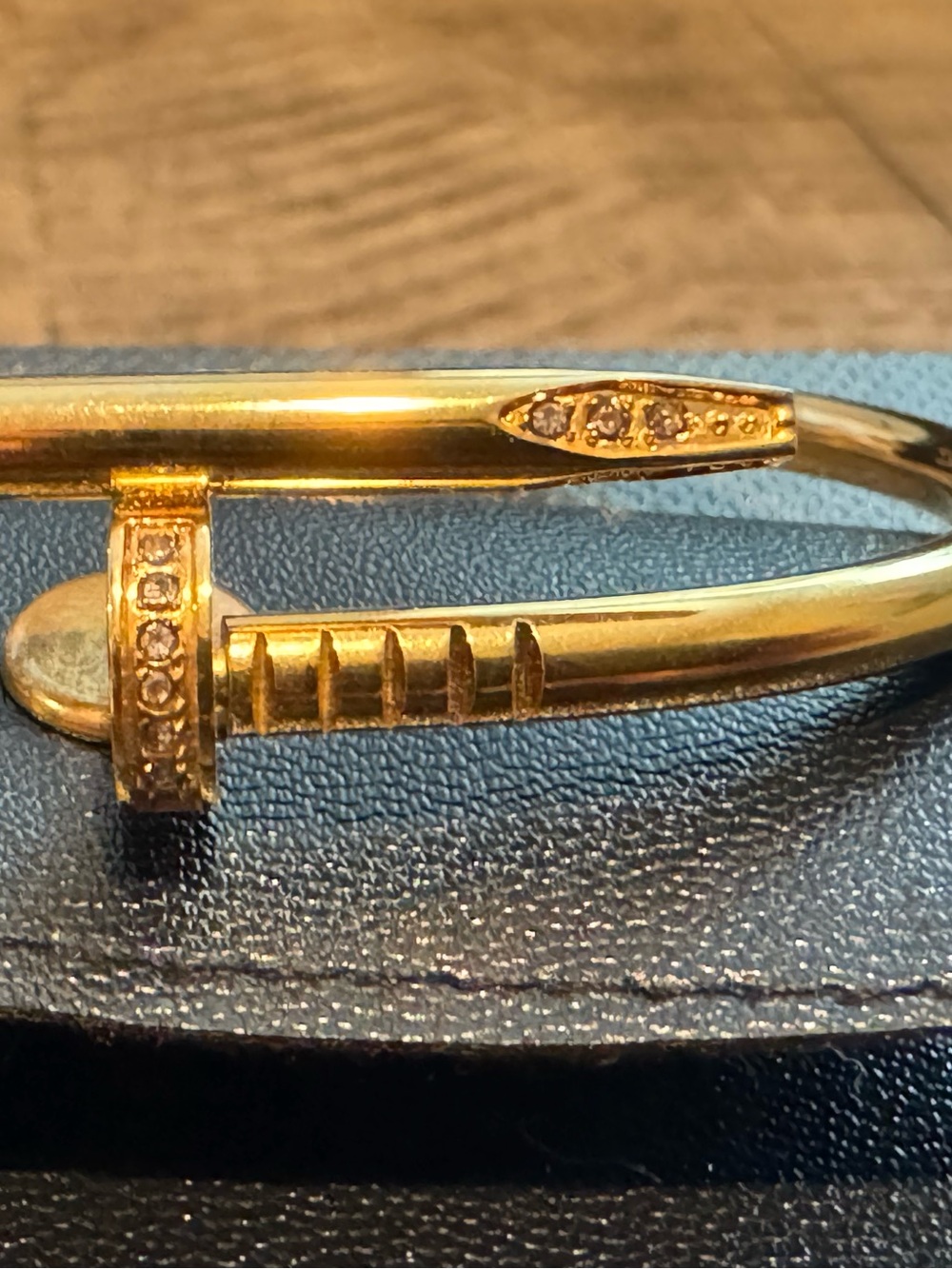 💎18k LUXURY Nail Clasp Bracelet with ornate stone work.